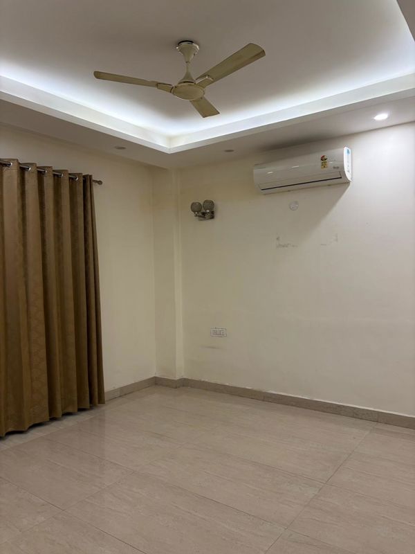4 BHK + Servant Room,Study Room Builder Floor For Rent in Sector 48