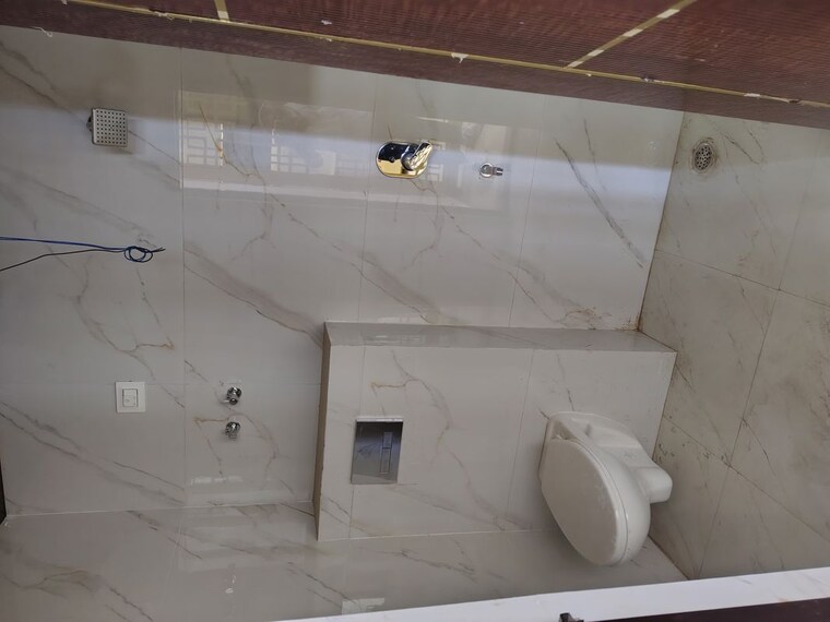 Bathroom, sector 20 2.5 Bedroom 1200 Sq.Ft. Builder Floor In Sector 20 Noida 10189944