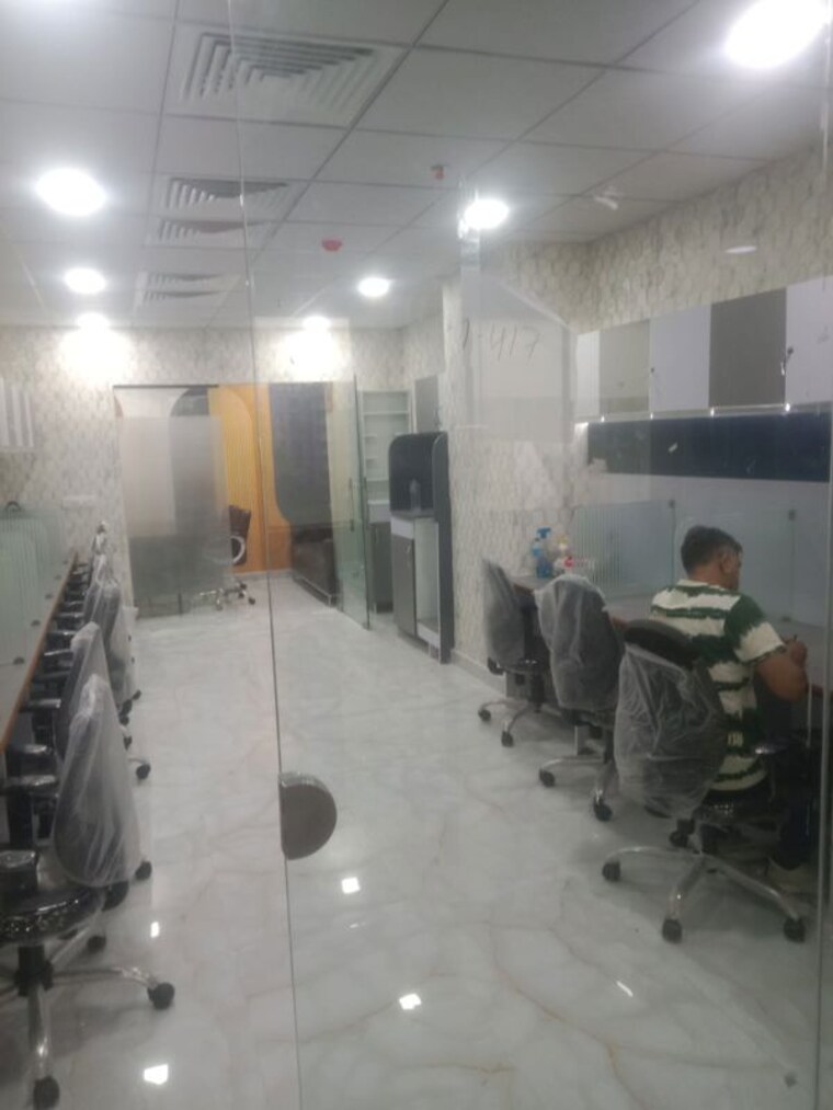  Parking, sector 62 Commercial Office Space 650 Sq.Ft. In Sector 62 Noida 10181191