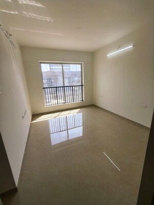 Room in 2 BHK Apartment at Anand Green Crest, Hadapsar – for Sale