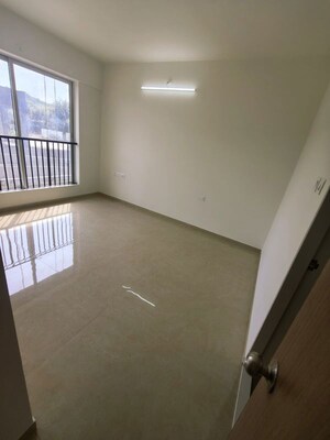 Room in 2 BHK Apartment at Anand Green Crest, Hadapsar – for Sale