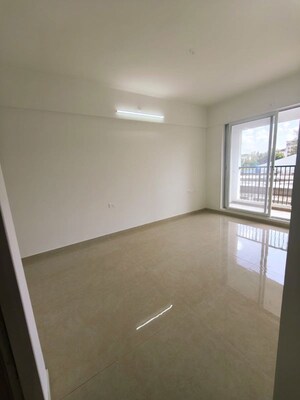 Room in 2 BHK Apartment at Anand Green Crest, Hadapsar – for Sale