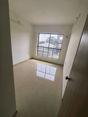 Room in 2 BHK Apartment at Anand Green Crest, Hadapsar – for Sale