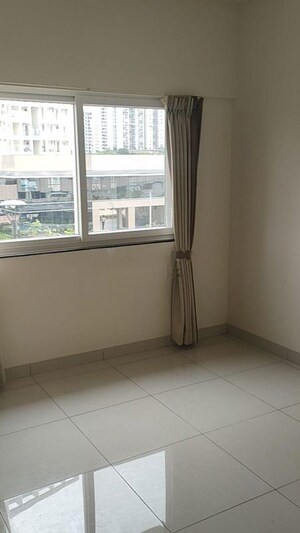 Room in 3 BHK Apartment at Puravankara Silversands, Mundhwa – for Rent