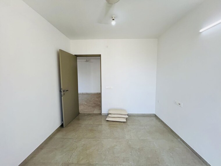 Room, hiranandani-estate-rodas-enclave 2 Bedroom 727 Sq.Ft. Apartment In Ghodbunder Road Thane 10190009