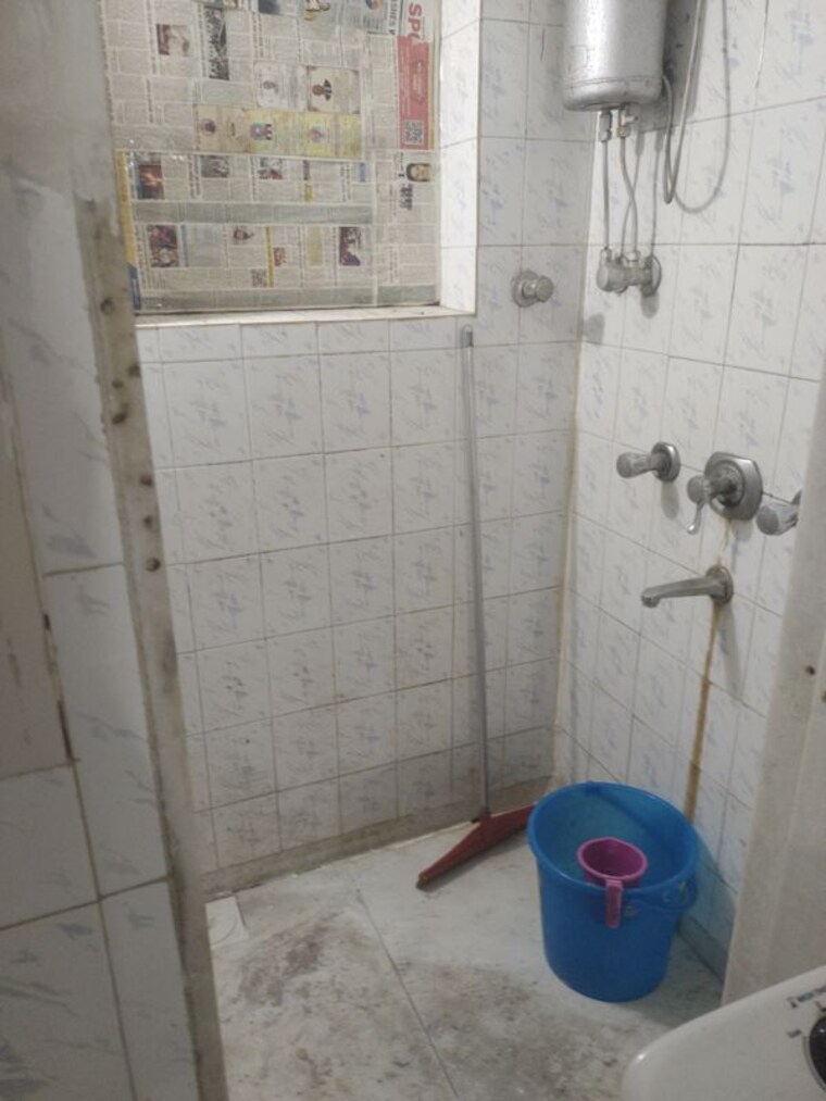 Bathroom, adarsh-nagar-society 1 RK 225 Sq.Ft. Apartment In Worli Mumbai 10190172