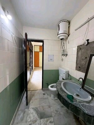 Bathroom in 4 BHK Apartment at Dalcore The Falcon, Sector 53 – for Sale