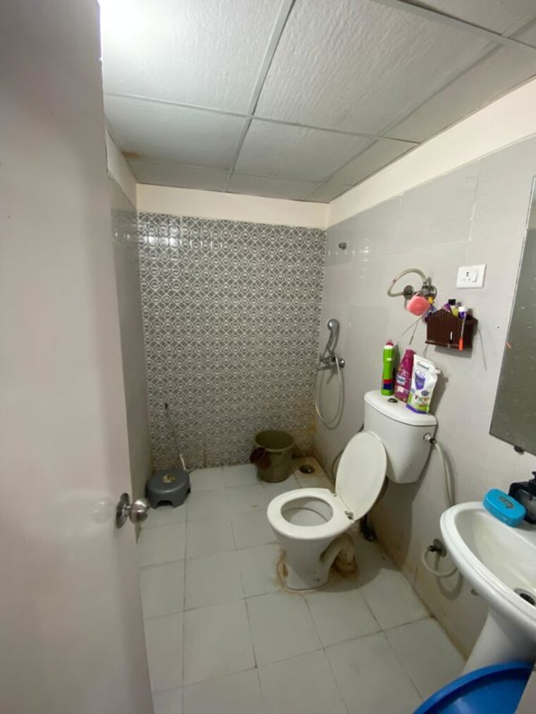 Bathroom, gaur-city-2-14th-avenue 1 Bedroom 450 Sq.Ft. Apartment In Sector 16c Greater Noida Greater Noida 10190258