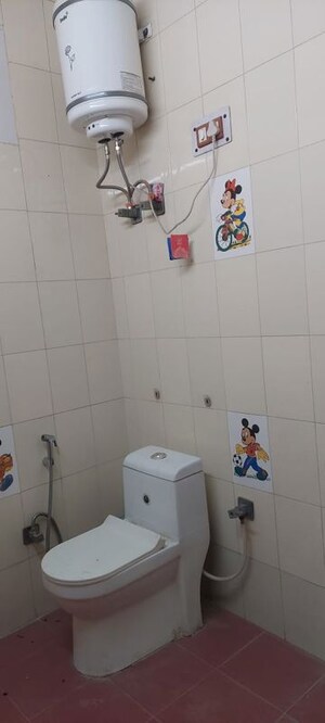 Bathroom in 3 BHK Builder Floor at Sector 40 – for Rent