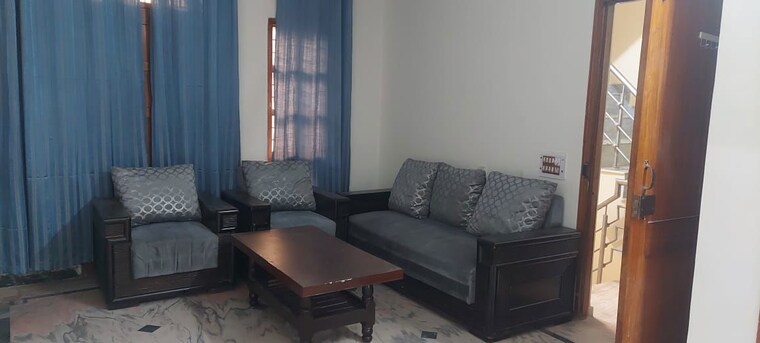 Living Room, sector 40 3 Bedroom 1600 Sq.Ft. Builder Floor In Sector 40 Gurgaon 10190260
