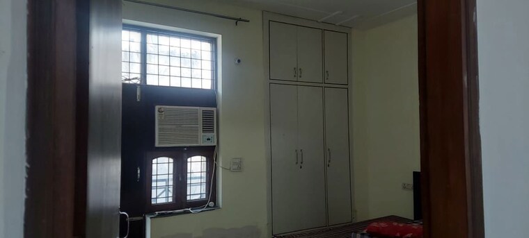 Room, sector 40 3 Bedroom 1600 Sq.Ft. Builder Floor In Sector 40 Gurgaon 10190260