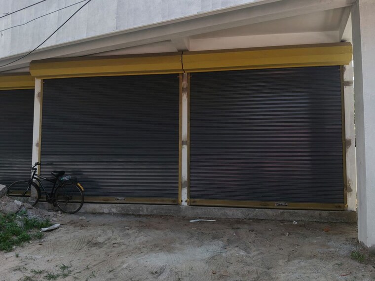  Parking, maradu Commercial Warehouse 700 Sq.Ft. In Maradu Kochi 10190239