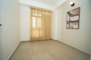 Room in 2.5 BHK Apartment at Supertech Cape Town, Sector 74 – for Sale