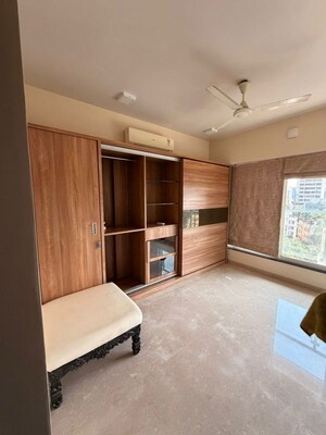 Room in 2 BHK Apartment at Khar West – for Rent