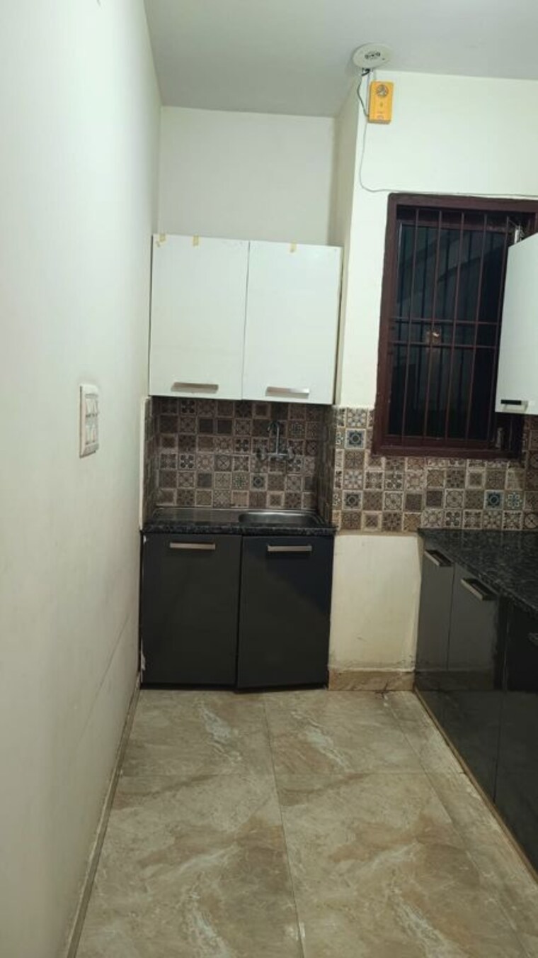 Kitchen, sector 39 2 Bedroom 170 Sq.Yd. Builder Floor In Sector 39 Gurgaon 10190315
