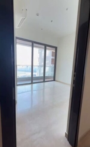 Room in 3 BHK Apartment at Piramal Mahalaxmi Central Tower, Mahalaxmi – for Rent