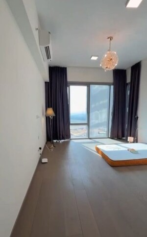 Room in 3 BHK Apartment at Piramal Mahalaxmi Central Tower, Mahalaxmi – for Rent