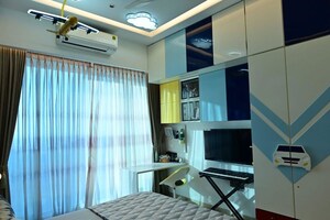 Room in 4 BHK Apartment at Raheja Imperia, Worli – for Rent