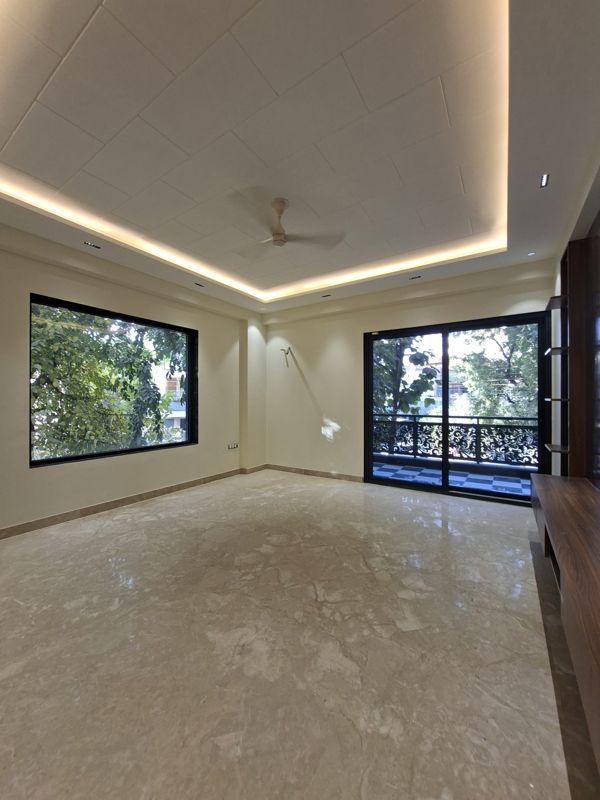 3 BHK + Pooja Room,Servant Room,Study Room,Extra Room Builder Floor For Sale in Sector 102