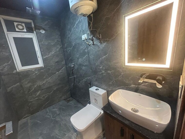 Bathroom, hong-kong-bazaar 2 Bedroom 1620 Sq.Ft. Builder Floor In Sector 57 Gurgaon 10190388