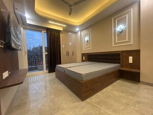 Room in 2 BHK Builder Floor at Hong Kong Bazaar, Sector 57 – for Rent