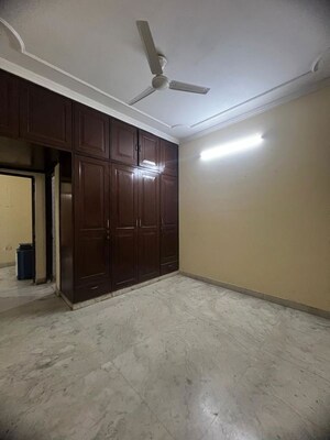 Room in 2 BHK Builder Floor at Ansal Royale Casa, Sector 55 – for Rent