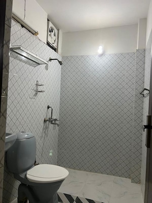 Bathroom in 2 BHK Builder Floor at Ansal Royale Casa, Sector 55 – for Rent