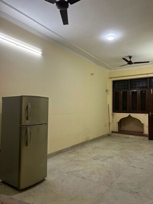 Room in 2 BHK Builder Floor at Ansal Royale Casa, Sector 55 – for Rent