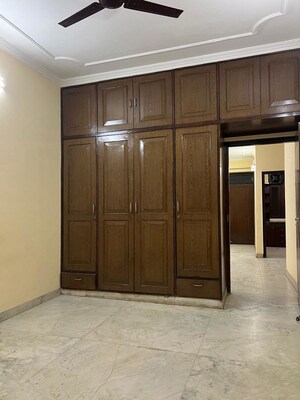 Room in 2 BHK Builder Floor at Ansal Royale Casa, Sector 55 – for Rent