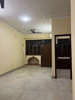 Room in 2 BHK Builder Floor at Ansal Royale Casa, Sector 55 – for Rent