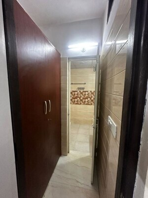 Building Lobby in 3 BHK Builder Floor at Ardee City, Sector 52 – for Rent