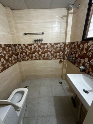 Bathroom in 3 BHK Builder Floor at Ardee City, Sector 52 – for Rent