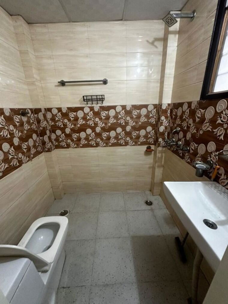 Bathroom, ardee-city 3 Bedroom 163 Sq.Yd. Builder Floor In Sector 52 Gurgaon 10190431