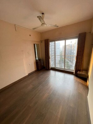 Room in 2 BHK Apartment at Veena Serenity, Chembur – for Rent