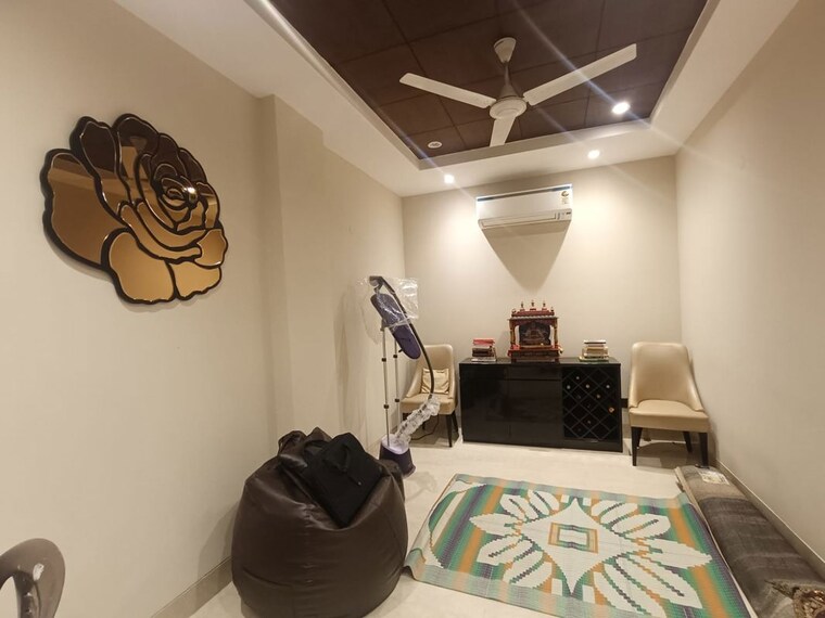 Master Bedroom, panchsheel enclave 3 Bedroom 265 Sq.Yd. Builder Floor In Panchsheel Enclave Delhi 10190464