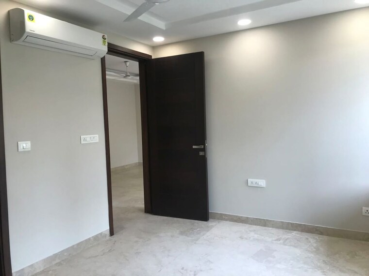 Room, kailash hills 4 Bedroom 250 Sq.Yd. Builder Floor In Kailash Hills Delhi 10190474