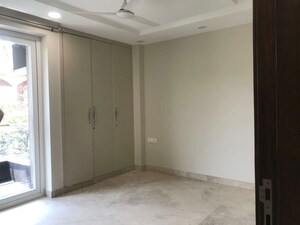Room in 4 BHK Builder Floor at Kailash Hills – for Rent