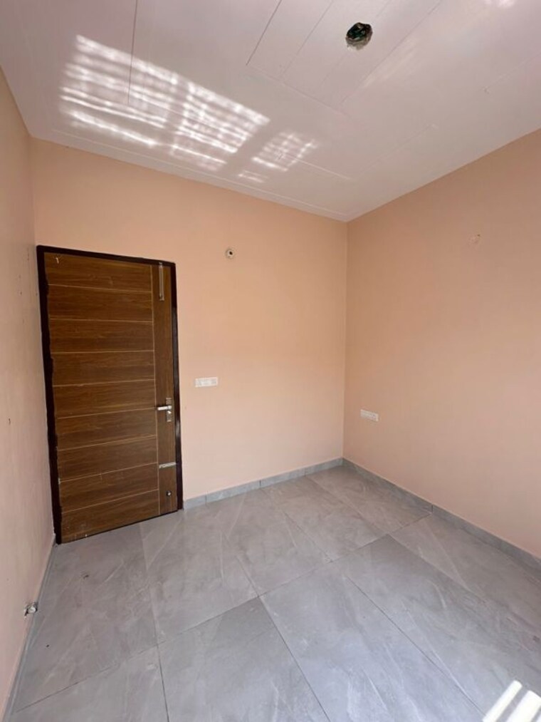 Room, ludhiana chandigarh hwy 3 Bedroom 80 Sq.Yd. Villa In LudhianA Chandigarh Hwy Mohali 10190477