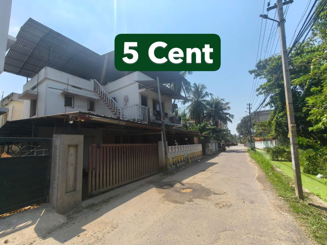 Plot For Sale in Maradu