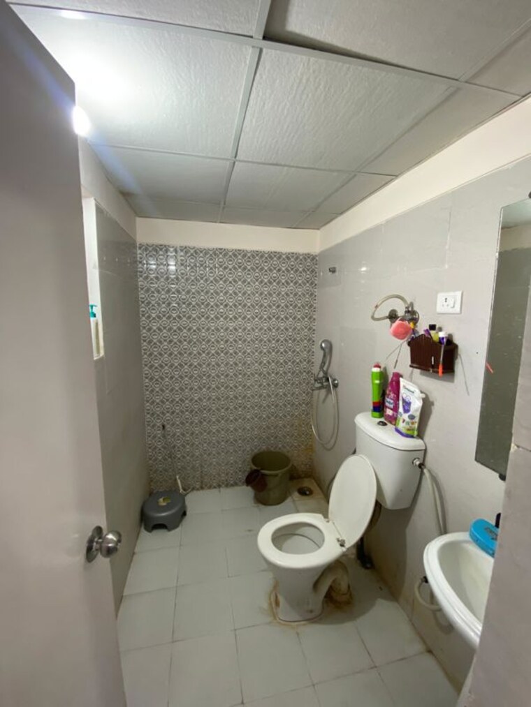 Bathroom, gaur-city-2-14th-avenue 1 Bedroom 530 Sq.Ft. Apartment In Sector 16c Greater Noida Greater Noida 10190496