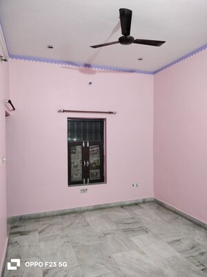 Room in 2 BHK Builder Floor at Gomti Nagar – for Rent
