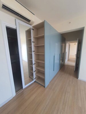 Room in 3 BHK Apartment at DLF The Skycourt, Sector 86 – for Sale