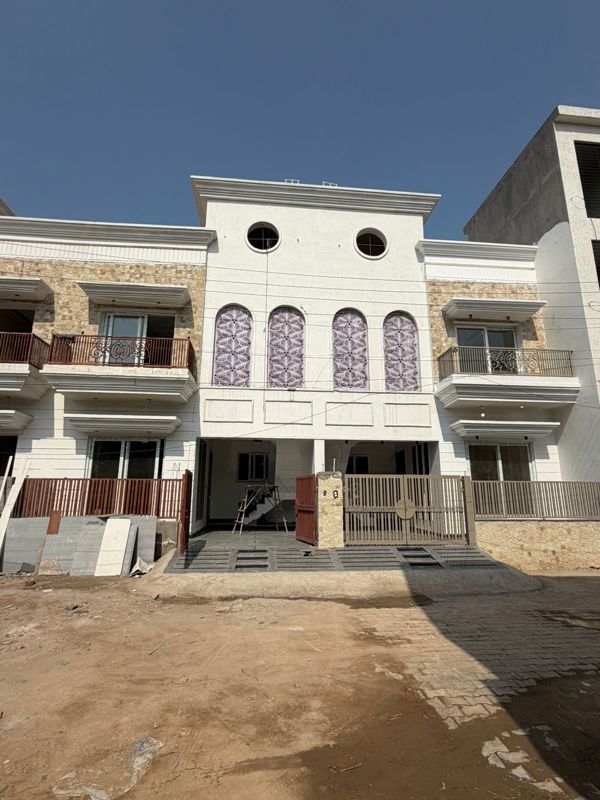 4 BHK + Pooja Room,Servant Room,Study Room,Extra Room Independent House For Sale in Sector 125