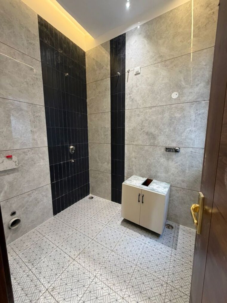 Bathroom, sector 125 4 Bedroom 120 Sq.Yd. Independent House In Sector 125 Mohali 10190533