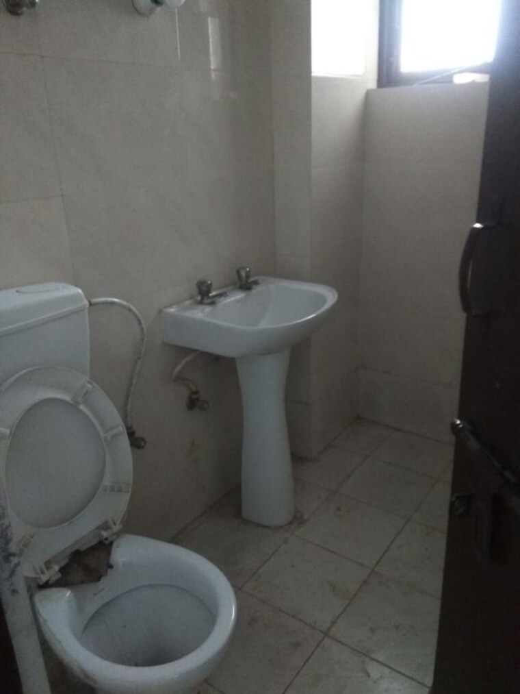 Bathroom, amolik-heights 2 Bedroom 523 Sq.Ft. Apartment In Sector 88 Faridabad 10183637