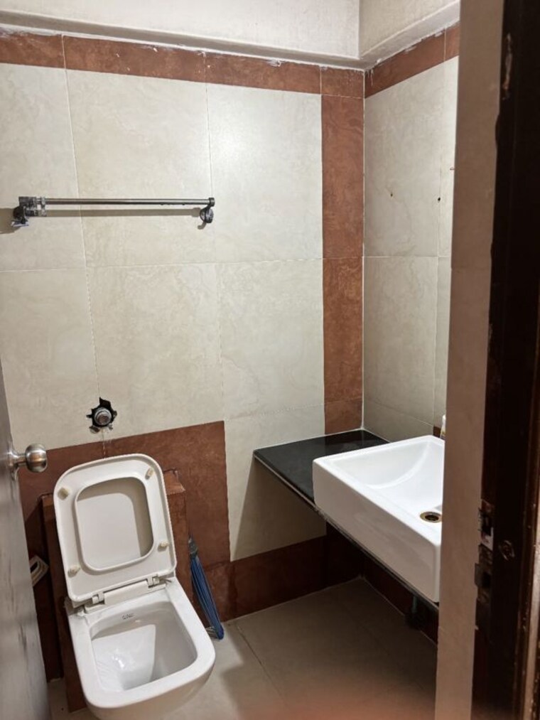 Bathroom, shiva-heights 2 Bedroom 1200 Sq.Ft. Apartment In Pimple Saudagar Pune 10190340