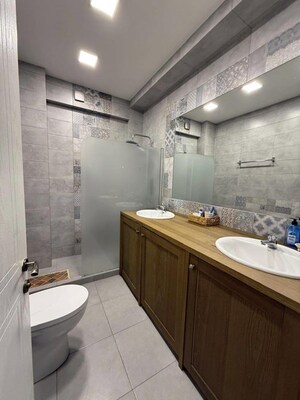 Attached Bathroom in 2 BHK Builder Floor at Saket – for Rent