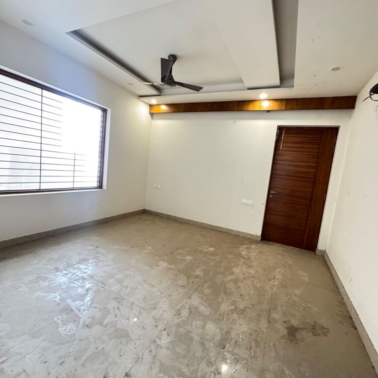 Room, sector 21d 3 Bedroom 350 Sq.Yd. Builder Floor In Sector 21d Faridabad 10190686