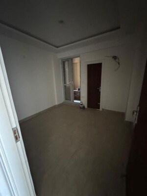 Room in 3 BHK Builder Floor at Sector 21d – for Rent
