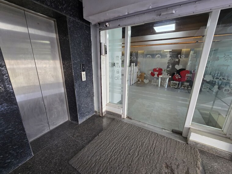 Team Area, sultanpur Commercial Office Space 5000 Sq.Ft. In Sultanpur Delhi 10190644